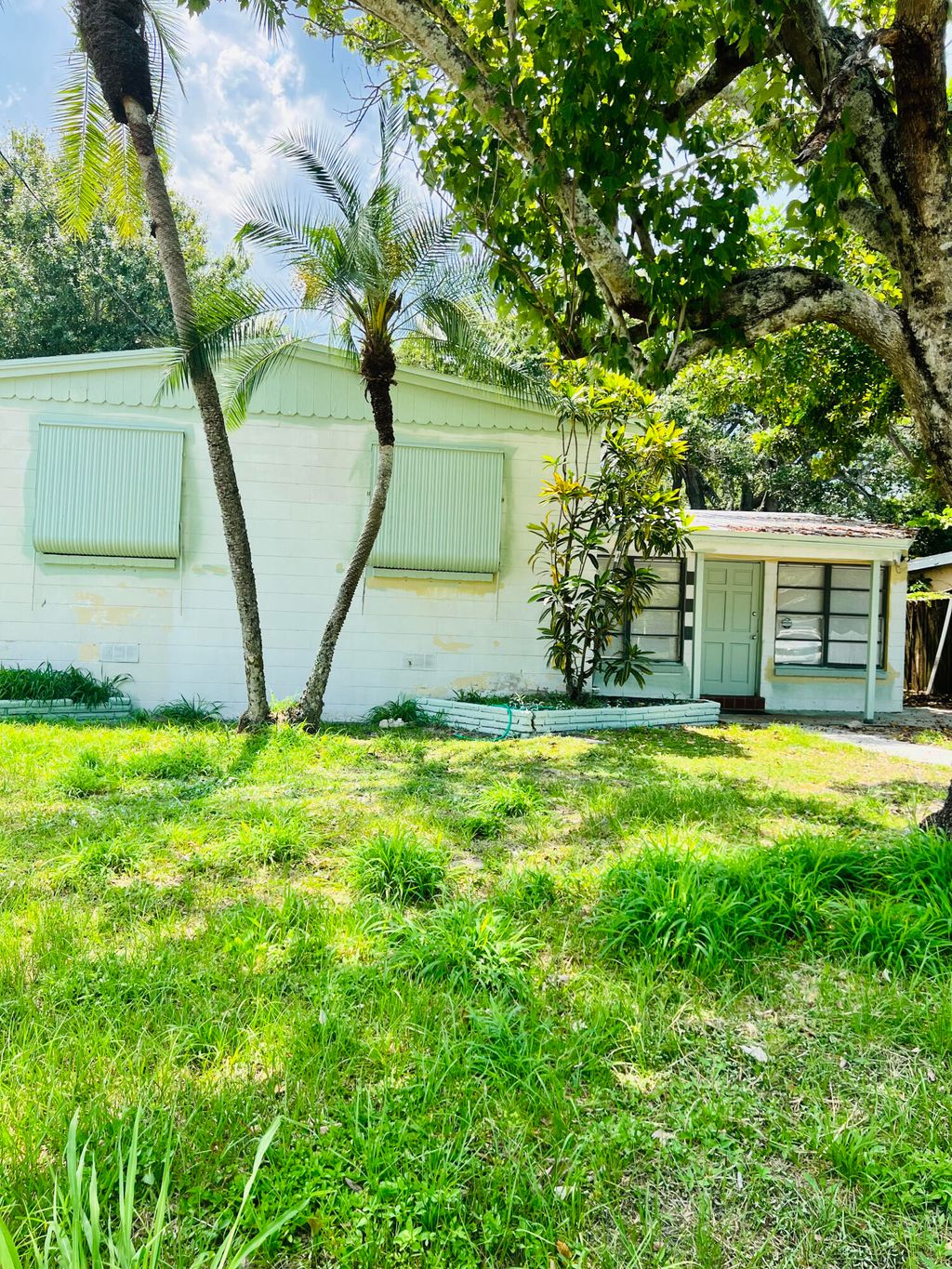 Photo of 1905 Sunrise Boulevard Blvd, Fort Pierce, FL 34950 (MLS # R10811873)