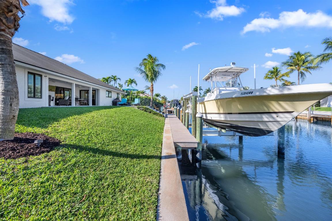 9039 SE Hawksbill Way