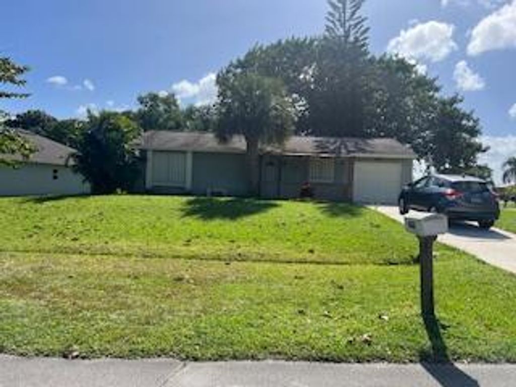 Photo of 902 SE Montrose Avenue, Port St Lucie, FL 34983 (MLS # R11034211)