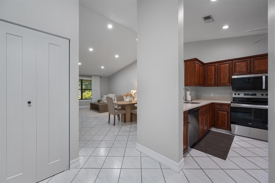 SHEFFIELD WOODS AT WELLINGTON CONDO - Residential