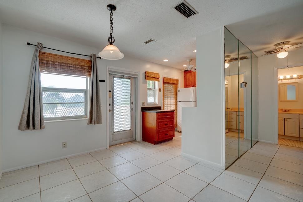 VILLAGE ROYALE CONDO 1 - Residential Lease