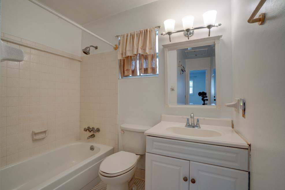 VILLAGE ROYALE CONDO 1 - Residential Lease