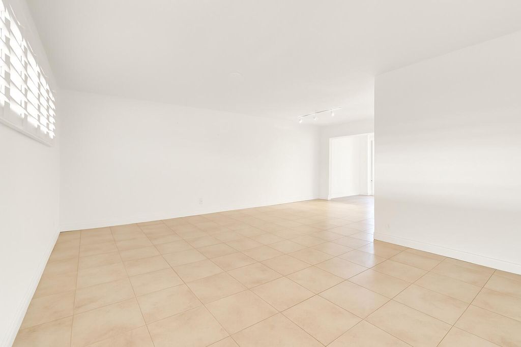 Photo of 32 Colonial Club Drive #203, Boynton Beach, FL 33435 (MLS # R11157764)