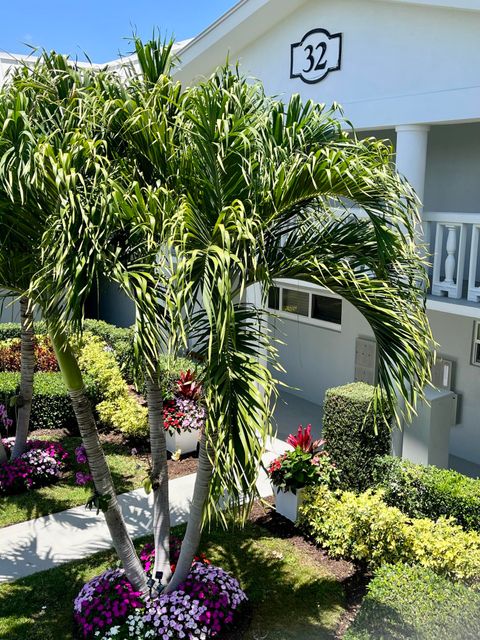 32 Colonial Club Drive 203 Boynton Beach FL 33435