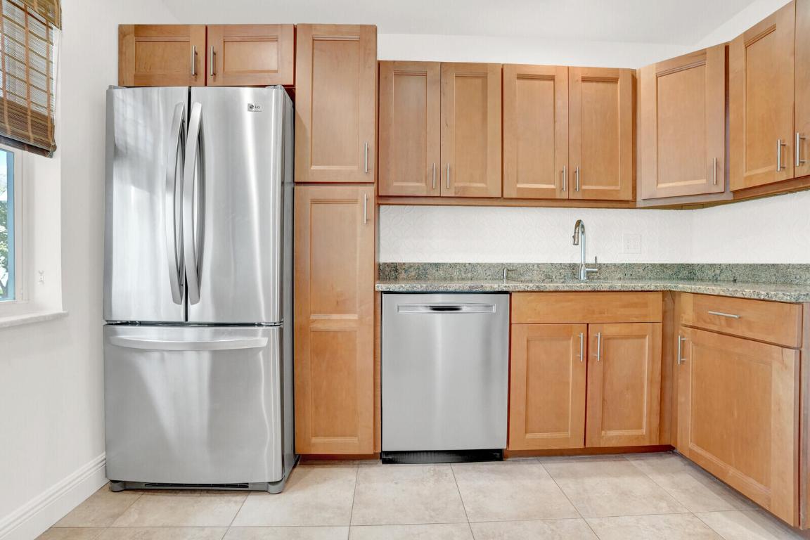 COLONIAL CLUB CONDO SEC 1 - Residential