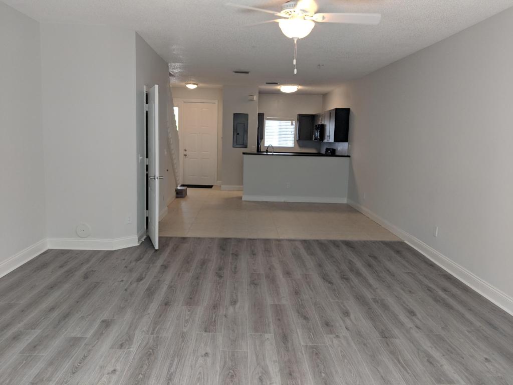 SAWGRASS EXCHANGE PLAT - Residential Lease