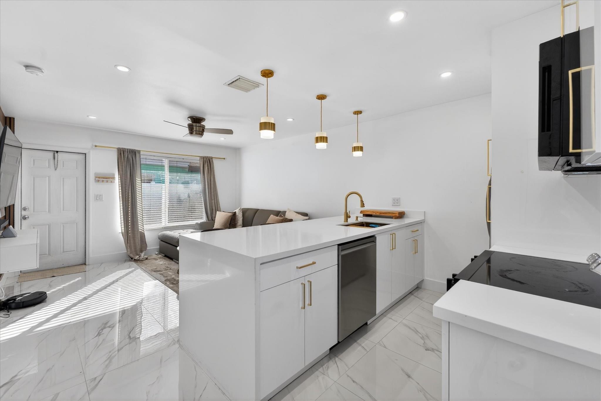 883 NE 33rd Street, Oakland Park, FL, 33334/$645,000 1 883 NE 33rd Street