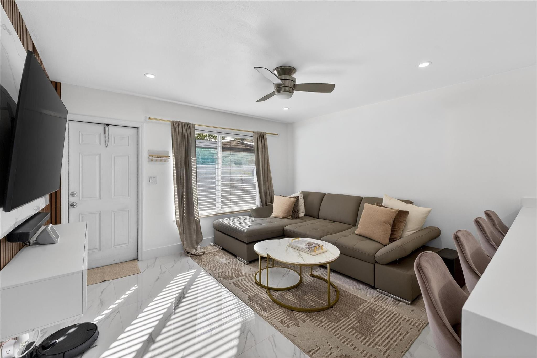 883 NE 33rd Street, Oakland Park, FL, 33334/$645,000 2 883 NE 33rd Street