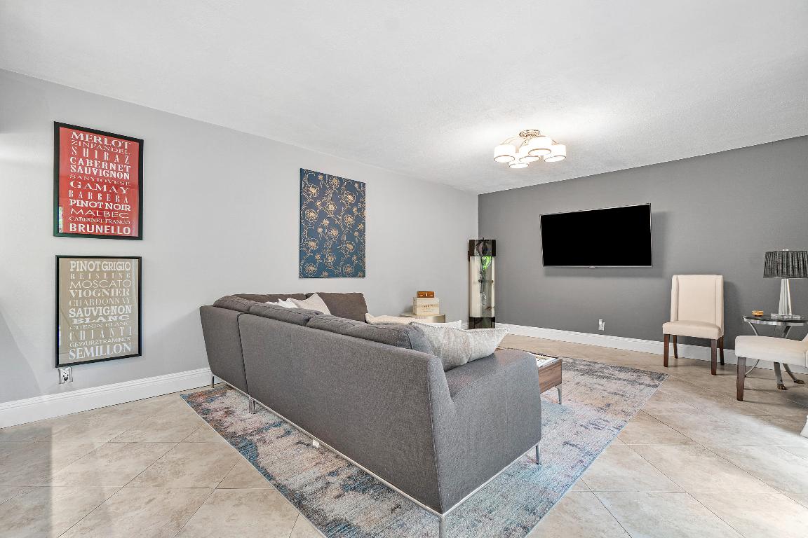 SPANISH WELLS CONDO I - Residential