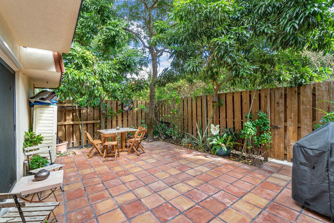 SPANISH WELLS CONDO I - Residential