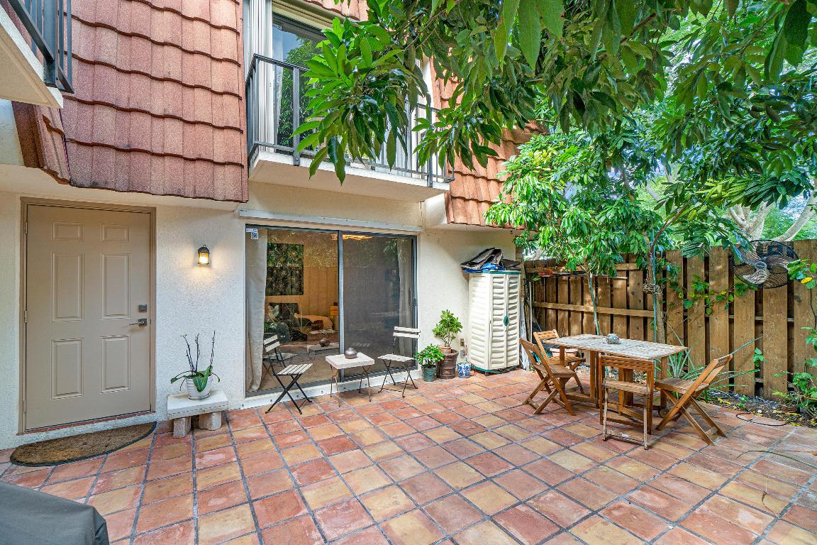 SPANISH WELLS CONDO I - Residential