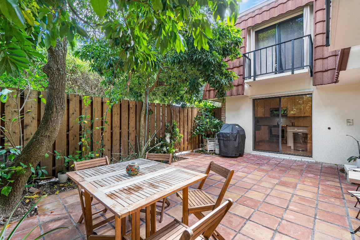 SPANISH WELLS CONDO I - Residential