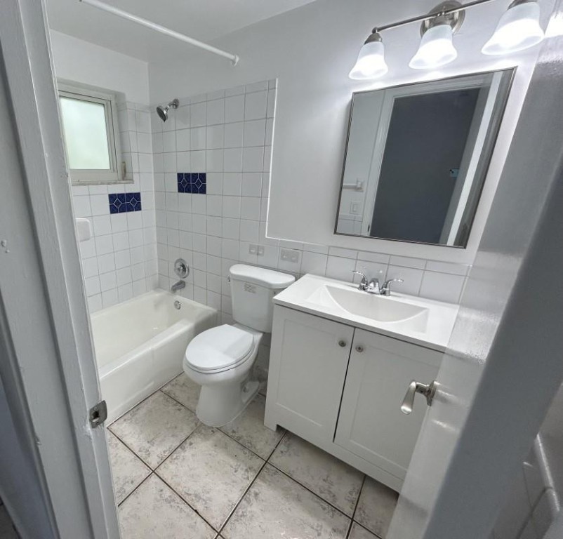 Lauderdale 2-9 D - Residential Lease