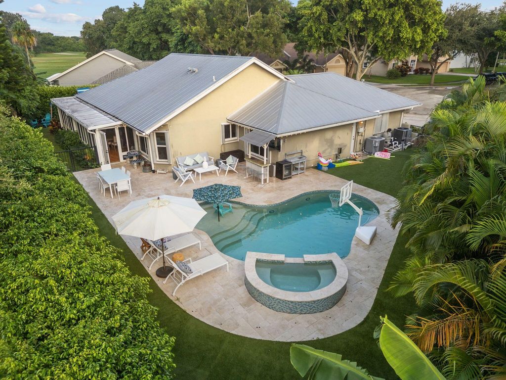 Photo of 703 Golf Court, Delray Beach, FL 33445 (MLS # R11014191)