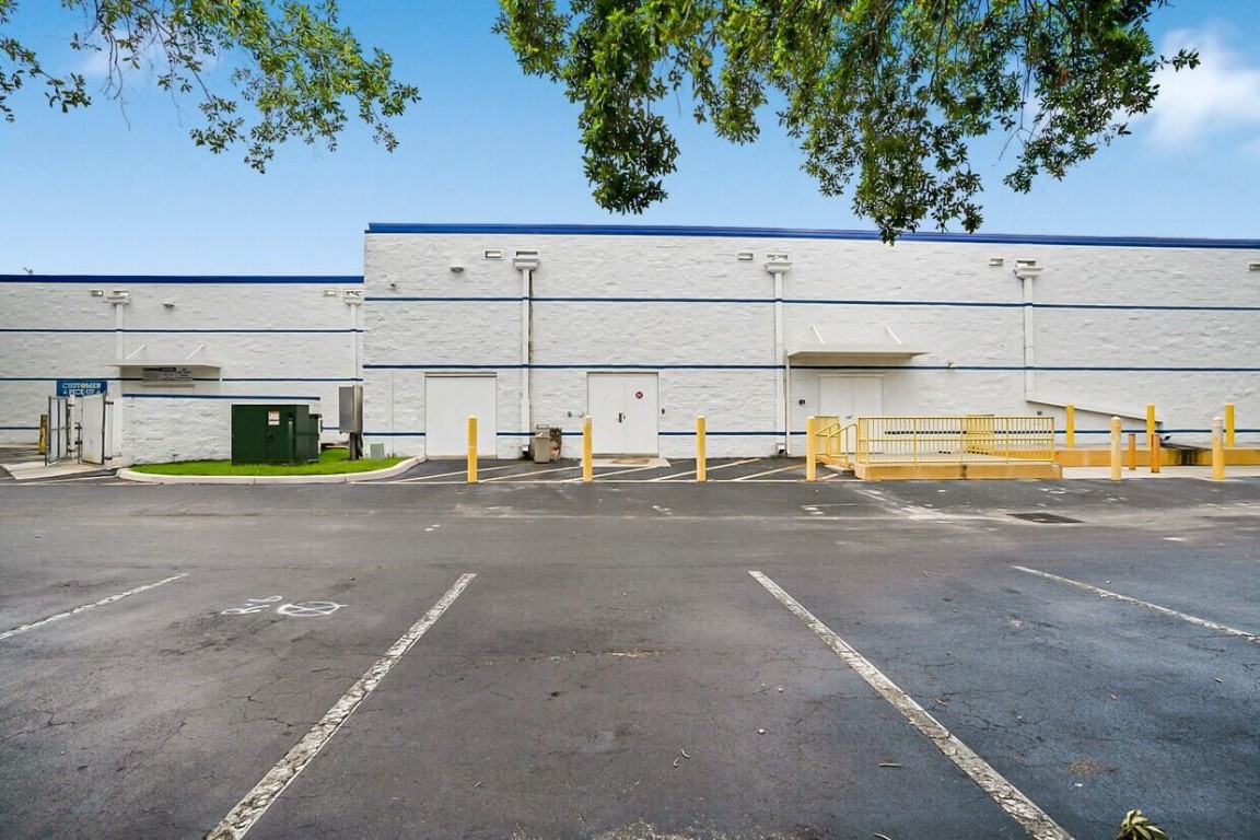 1605 W Oakland Park Boulevard