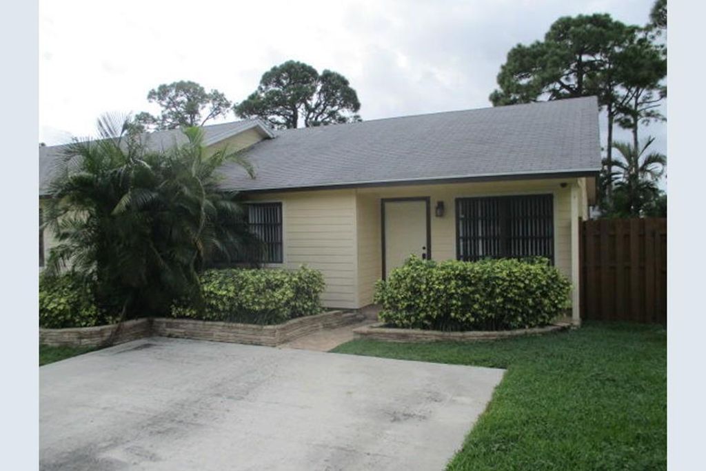 Photo of 9077 E Highland Pines Drive #9079, Palm Beach Gardens, FL 33418 (MLS # R10824841)