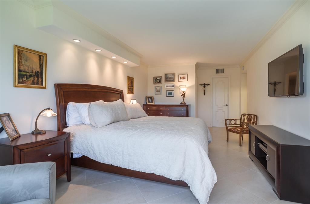 Lake House South Condo - Residential