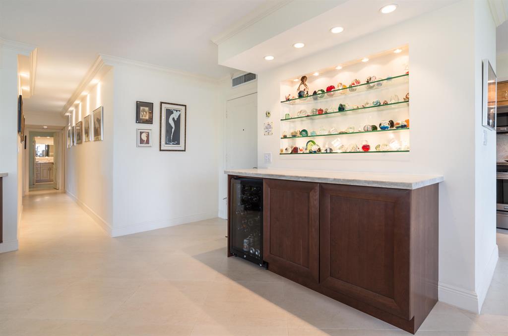 Lake House South Condo - Residential