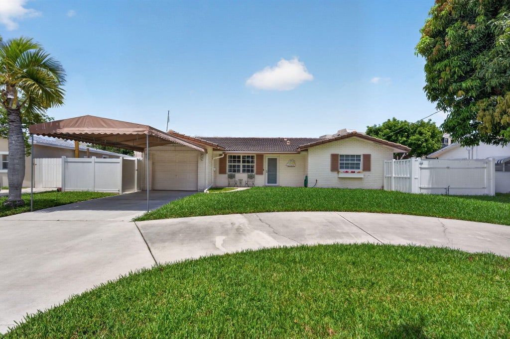 Photo of 535 NE 8th Avenue, Deerfield Beach, FL 33441 (MLS # B26058191)