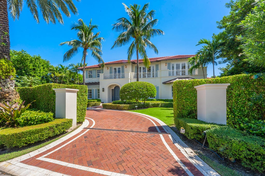 Photo of 13 Via Vizcaya, Palm Beach, FL 33480 (MLS # B26085543)
