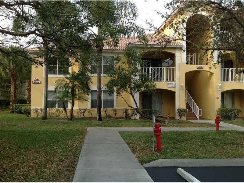 Beautiful Gated Community APARTAMENT!! you will feel like you are in a infinity vacation, Do not loose this opportunity 2 Bed 1 full bath, recently remodeled, freshly painted, renovated bathroom, new floors, new countertop, everything in perfect condition. Range, Microwave, Air conditioning, Refrigerator, Dishwasher, Walk-in closets, Washer & Dryer inside the unit.