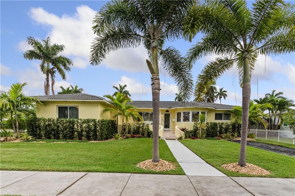 Photo of 1002 Tyler St, Hollywood, FL 33019 (MLS # F10289767)