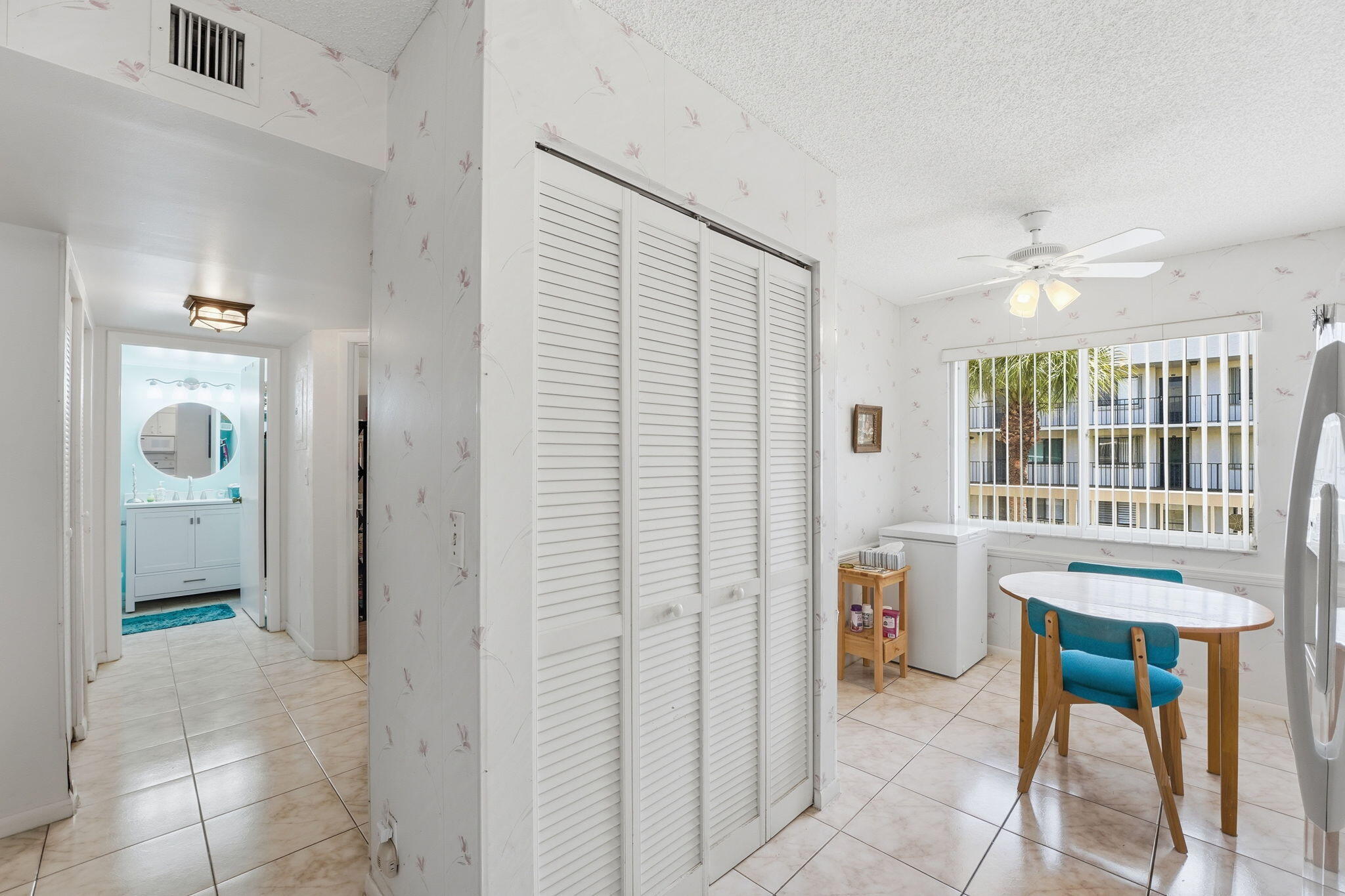 3146 Via Poinciana 307