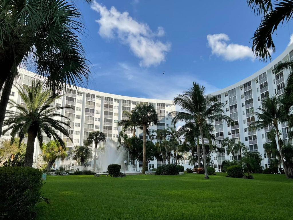 Photo of 2731 NE 14th Street Causeway #307, Pompano Beach, FL 33062 (MLS # B26084112)