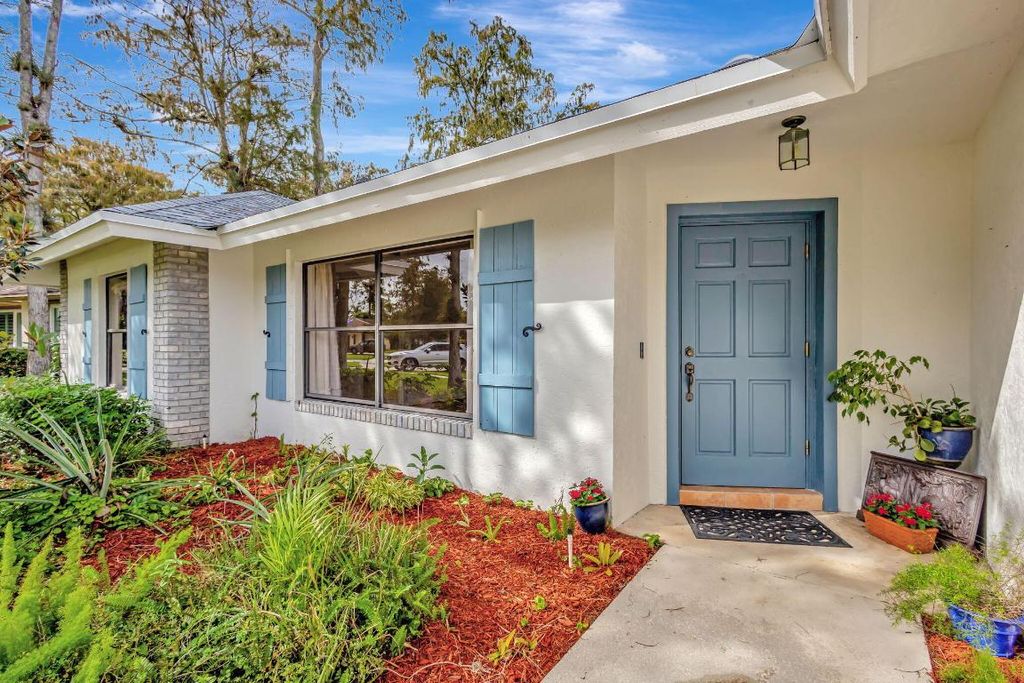 Photo of 14170 Greentree Drive, Wellington, FL 33414 (MLS # R11035269)