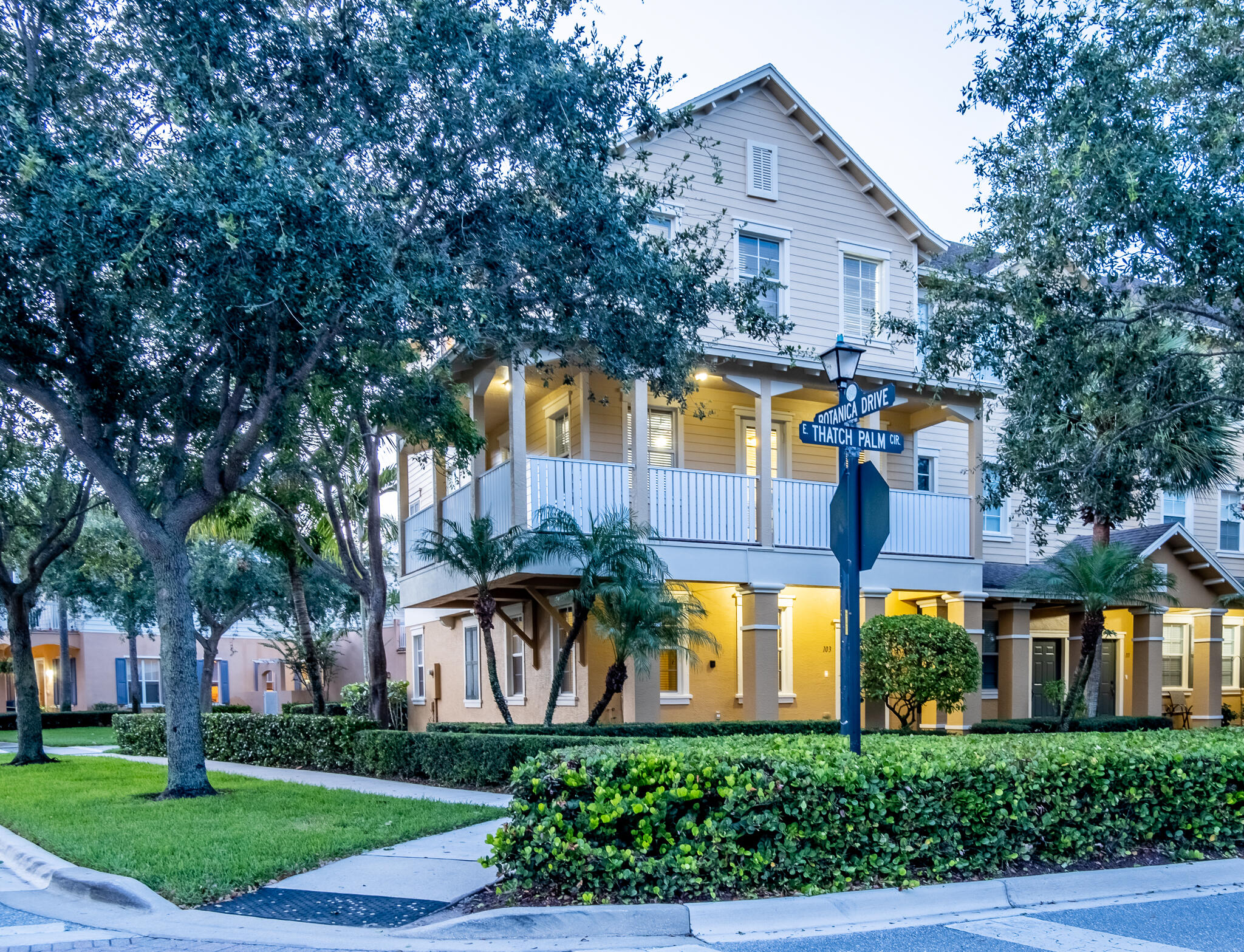 103 E Thatch Palm Circle