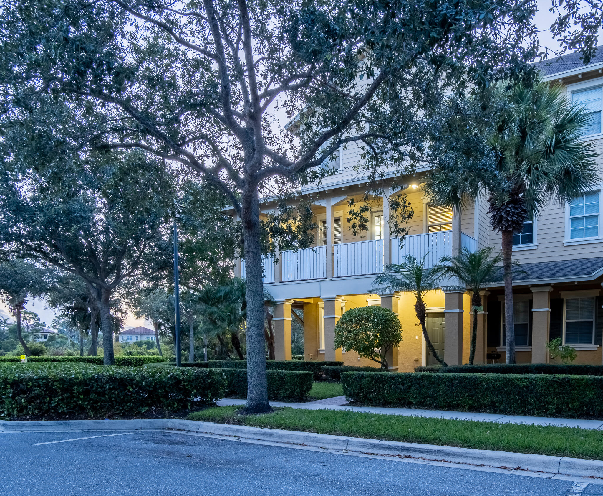 103 E Thatch Palm Circle