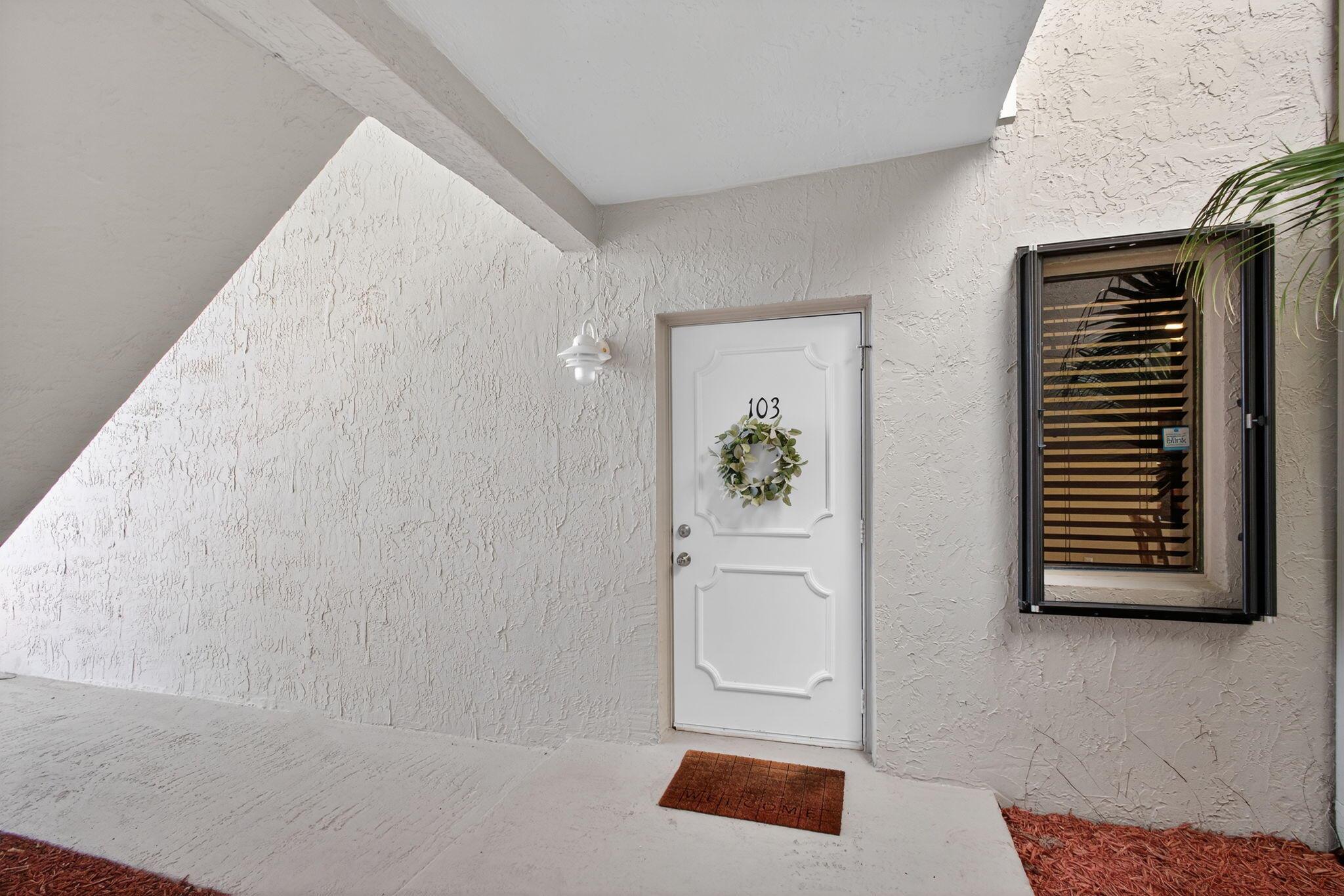 3209 S Lakeview Circle 8-103, Hutchinson Island, FL, 34949/$295,000 1 3209 S Lakeview Circle 8-103