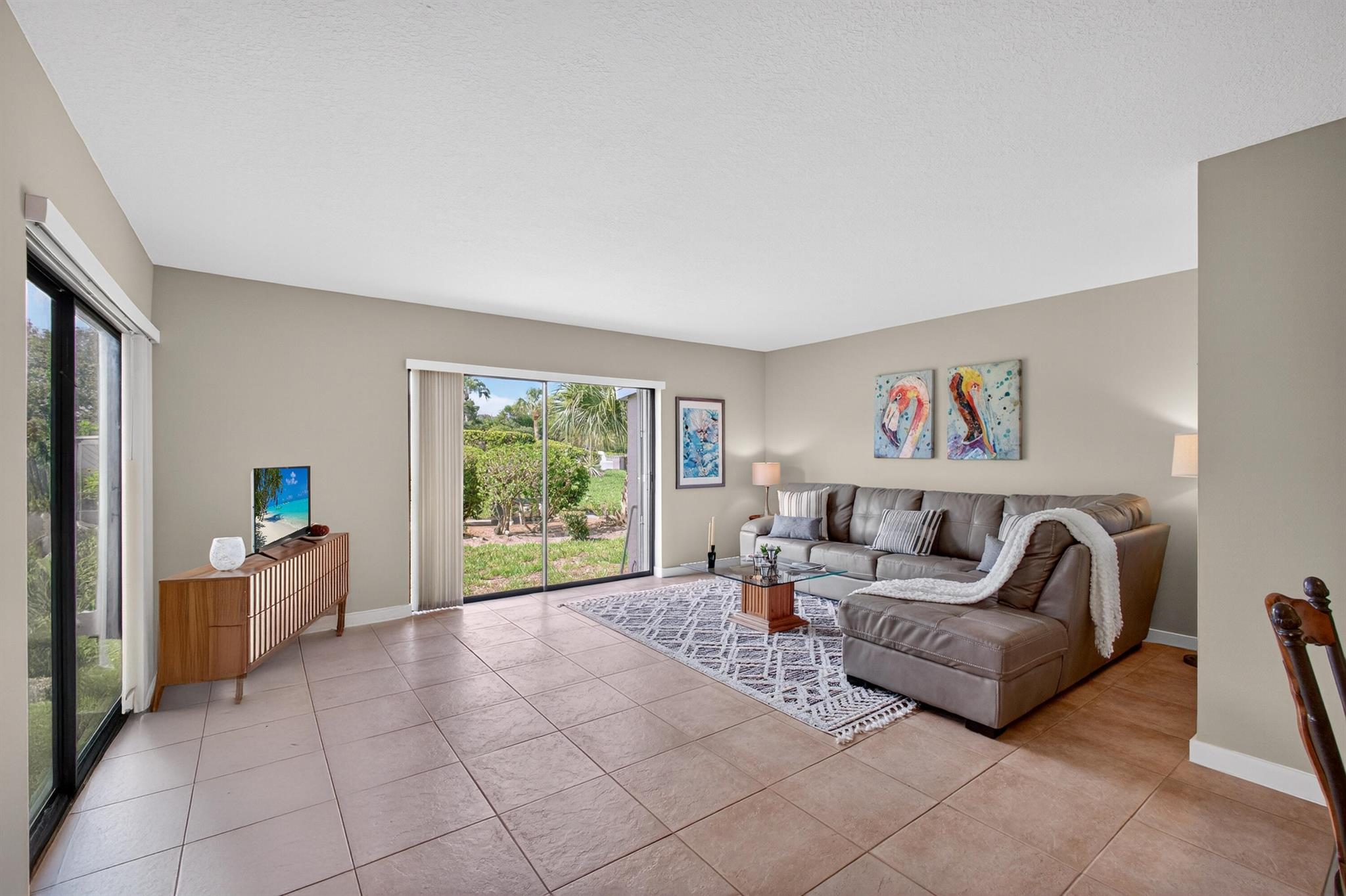 3209 S Lakeview Circle 8-103, Hutchinson Island, FL, 34949/$295,000 4 3209 S Lakeview Circle 8-103