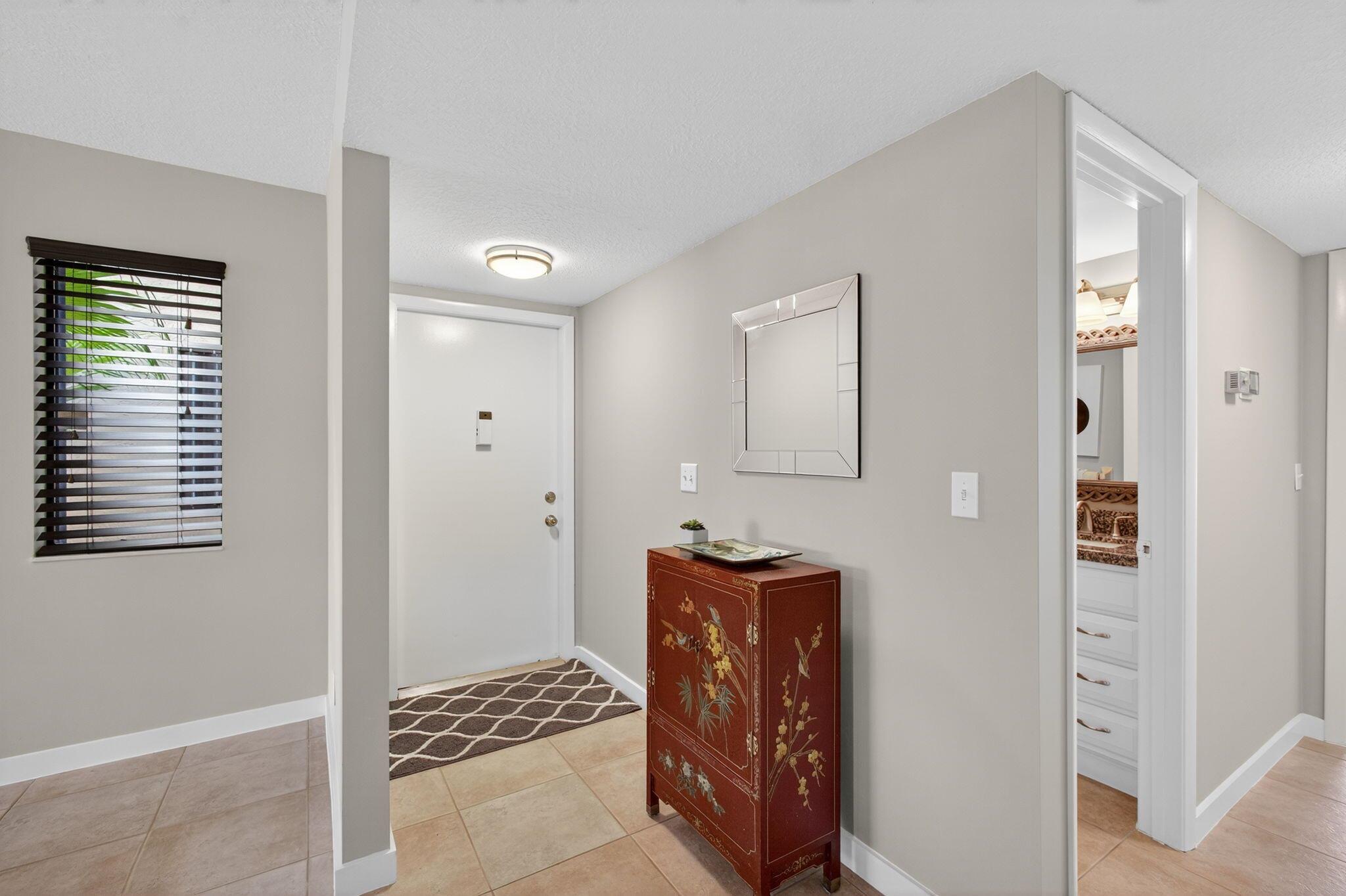 3209 S Lakeview Circle 8-103, Hutchinson Island, FL, 34949/$295,000 2 3209 S Lakeview Circle 8-103