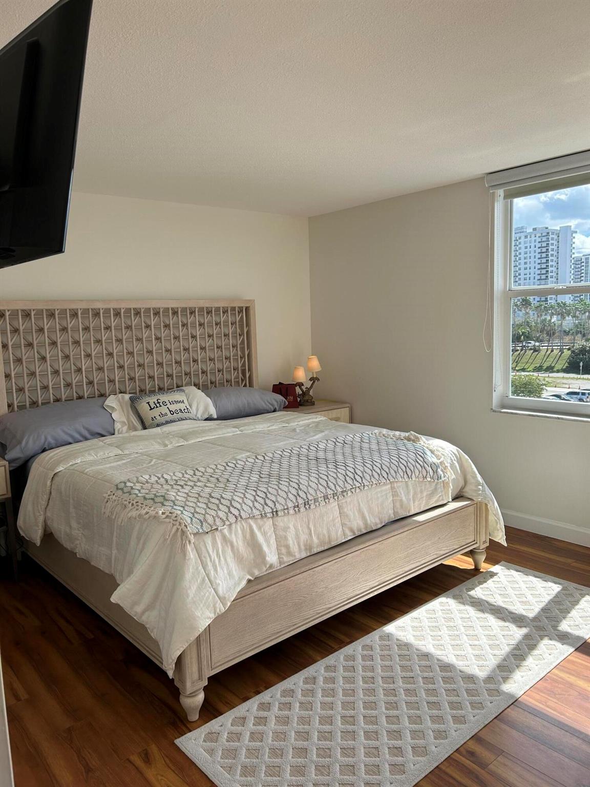 CONTINENTAL CONDO - Residential