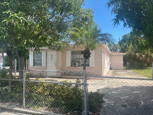 Photo of 813 Truman Avenue, Lake Worth, FL 33460 (MLS # R11117614)