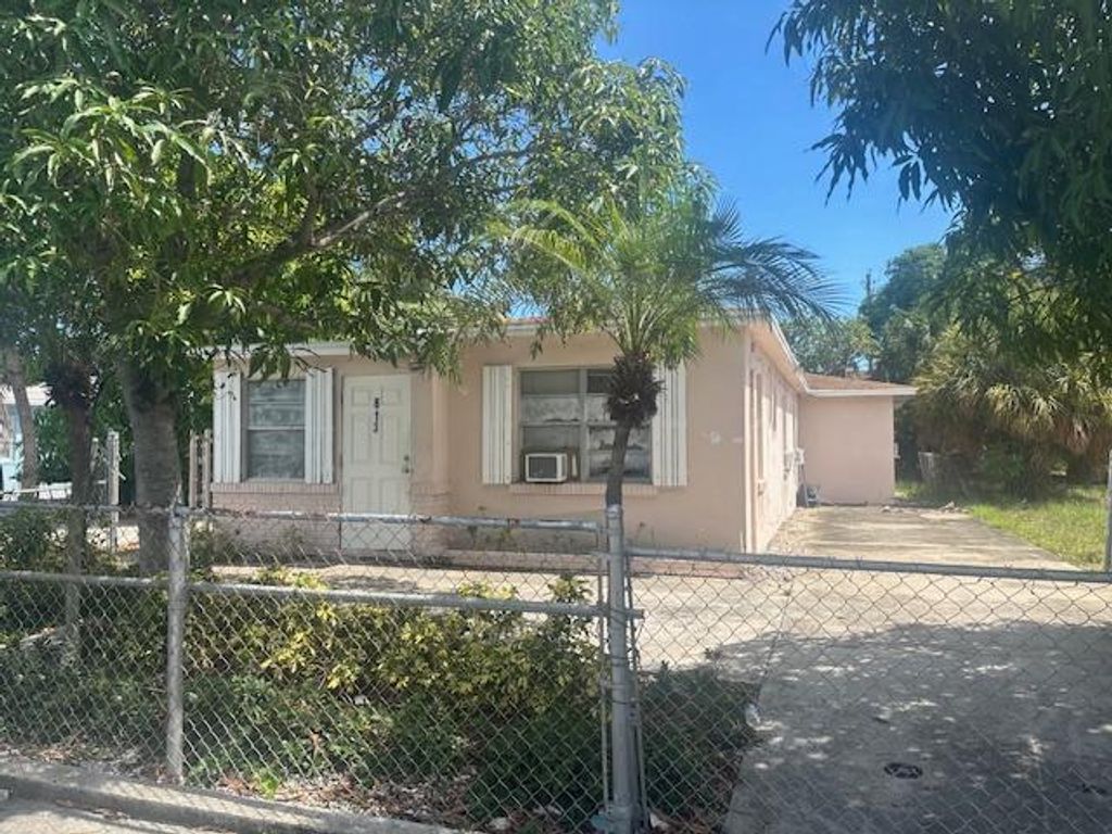 Photo of 813 Truman Avenue, Lake Worth, FL 33460 (MLS # R11117614)