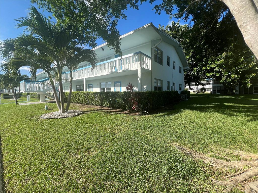Photo of 105 Oakridge I #105, Deerfield Beach, FL 33442 (MLS # F10512040)