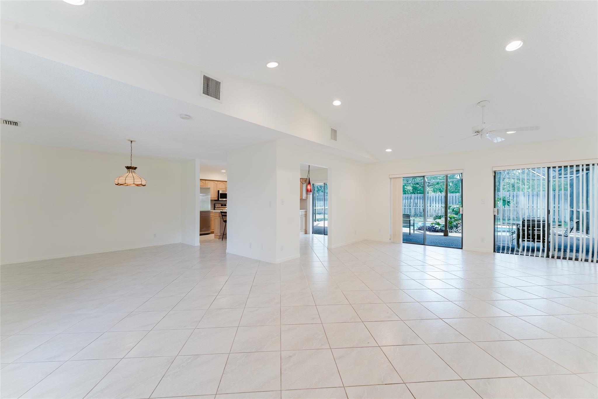 10073 NW 7th Ct