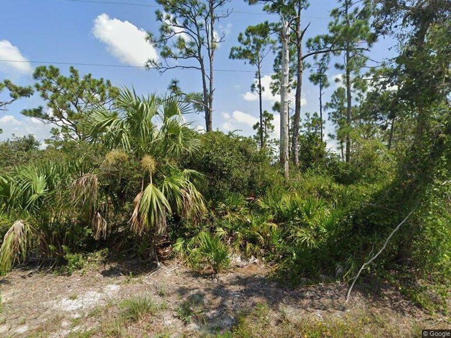 Discover the perfect spot for your dream home! This prime residential lot in Punta Gorda, Port Charlotte, boasts an enviable location on Florida's picturesque west coast. Enjoy nearby pristine beaches and the vibrant, up-and-coming community. Don't miss out on this fantastic opportunity!