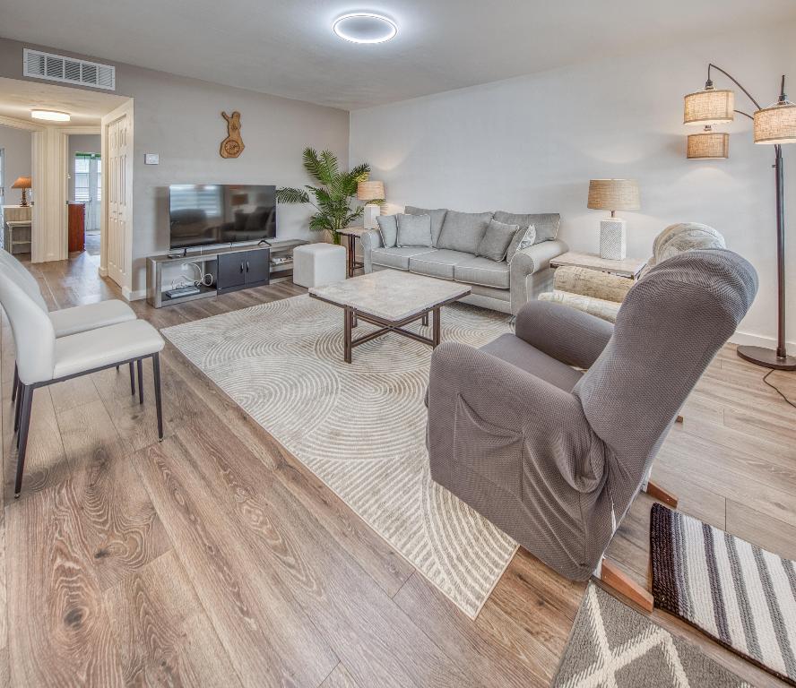 PARKVIEW VILLAS CONDO - Residential