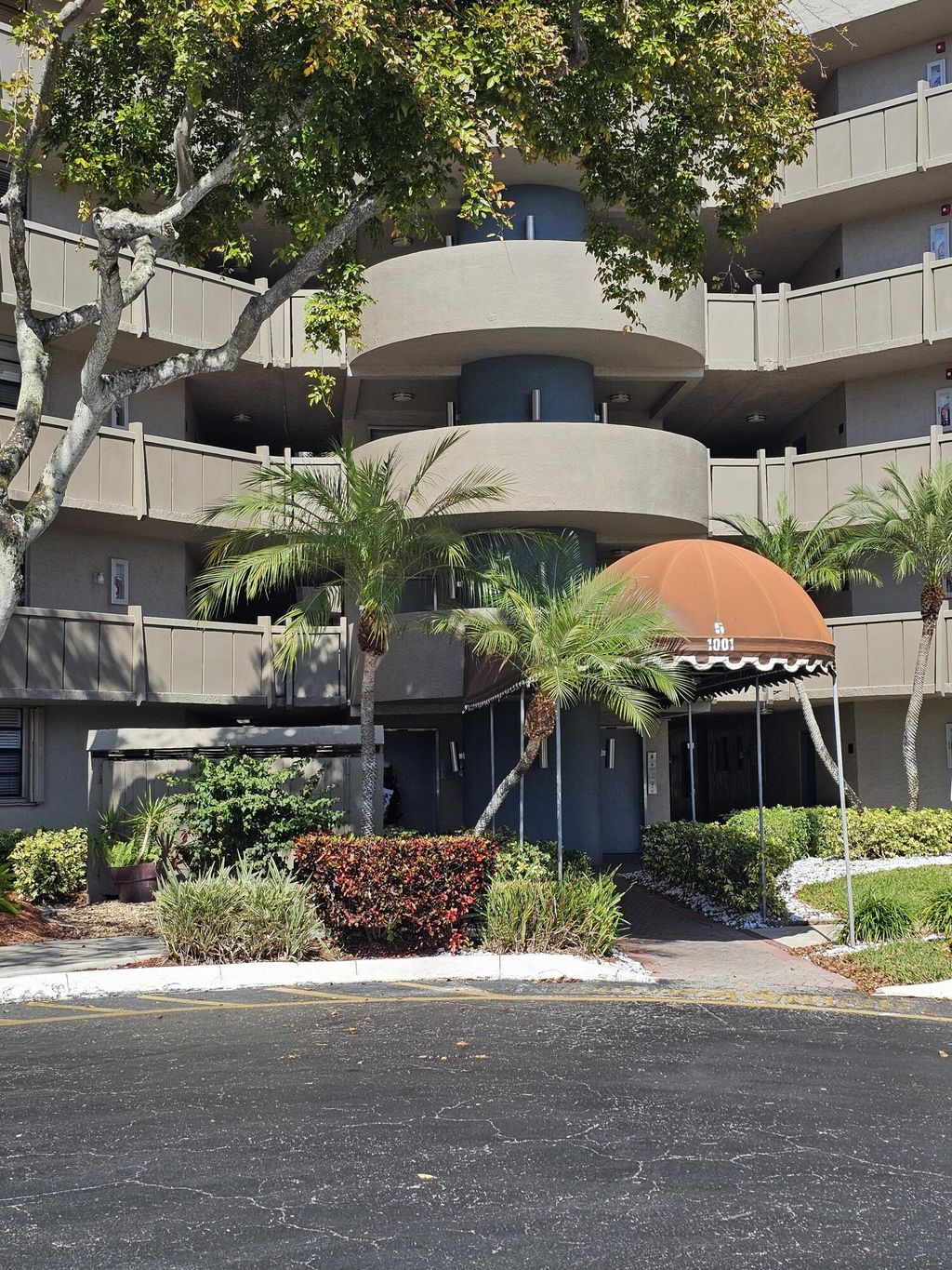 Photo of 1001 Colony Point Circle #417, Pembroke Pines, FL 33026 (MLS # R11167942)