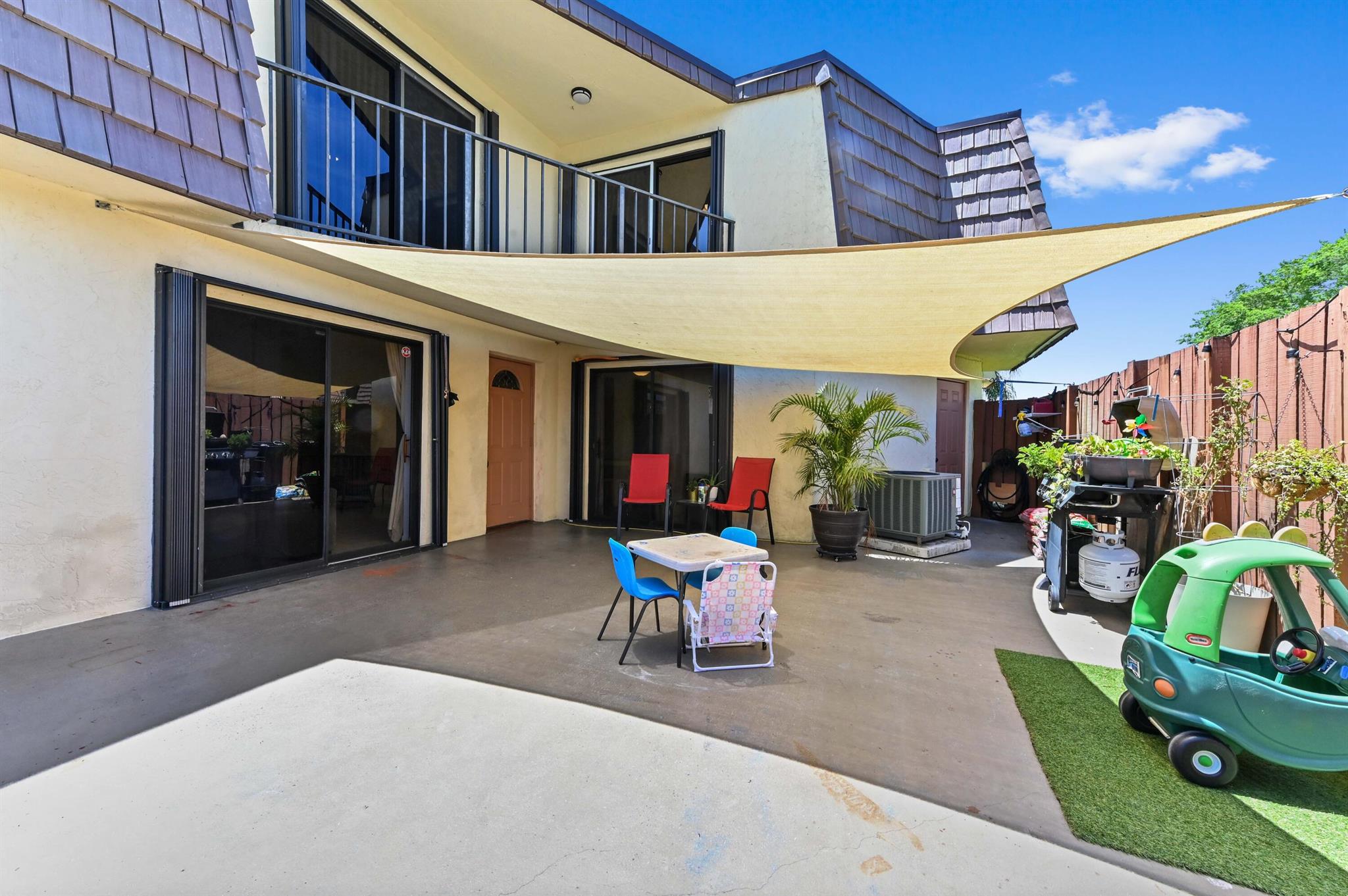 111 Springdale Circle, Palm Springs, FL, 33461/$295,000 1 111 Springdale Circle