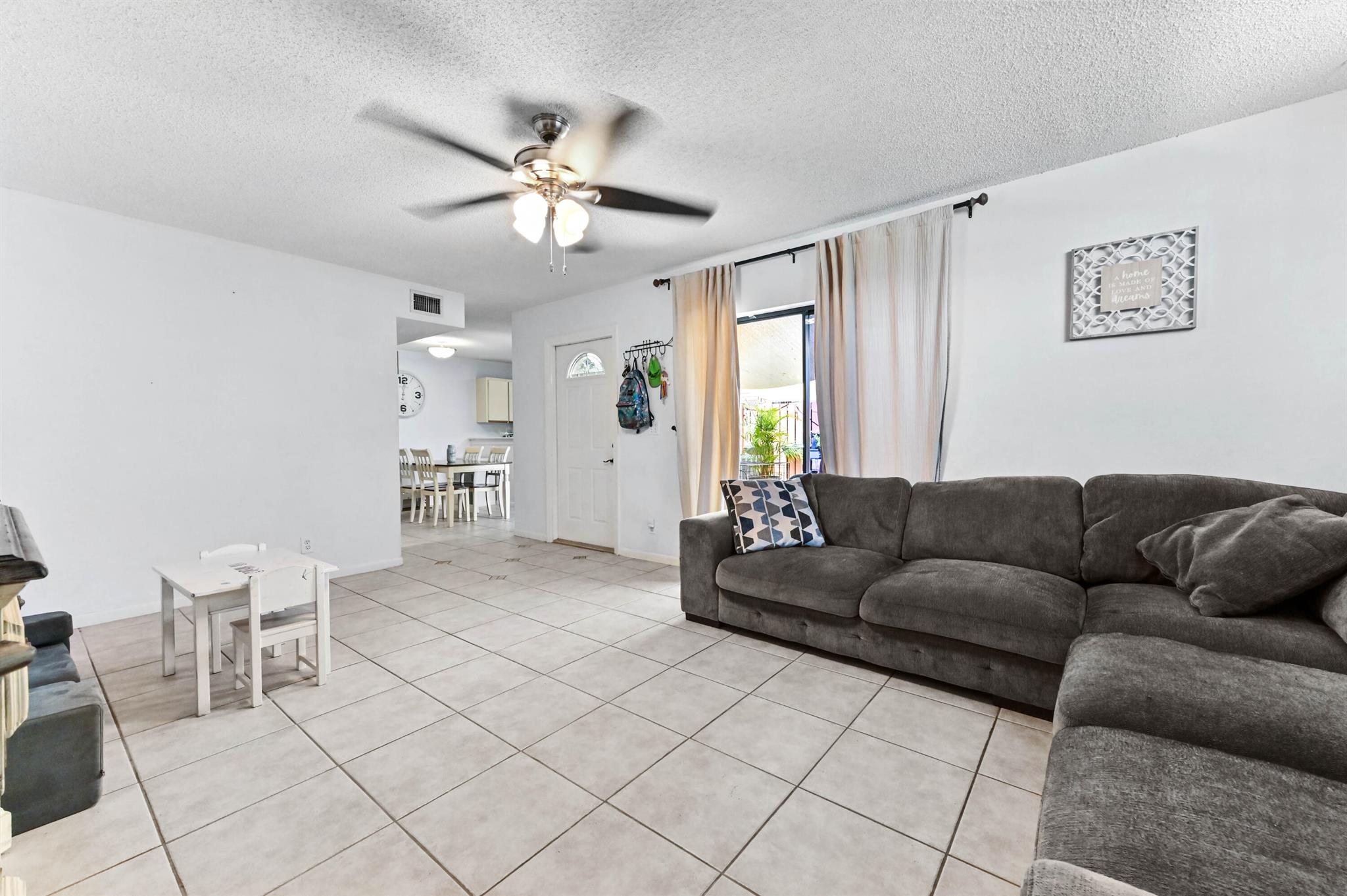 111 Springdale Circle, Palm Springs, FL, 33461/$295,000 4 111 Springdale Circle