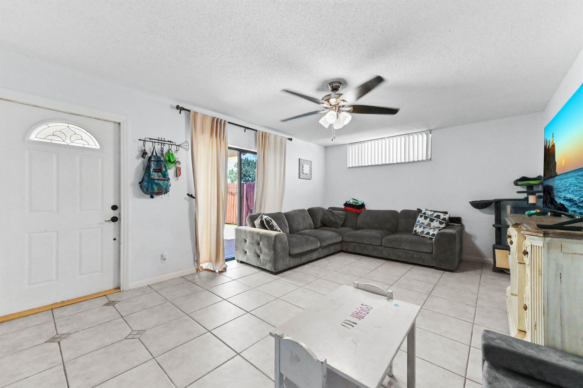 111 Springdale Circle, Palm Springs, FL, 33461/$295,000 3 111 Springdale Circle
