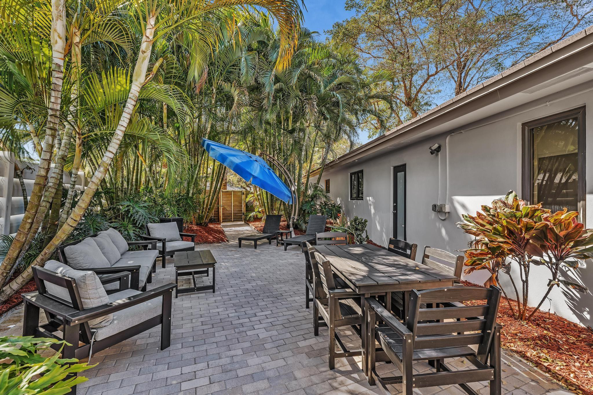 Emerald Hills 68-26 B - Residential