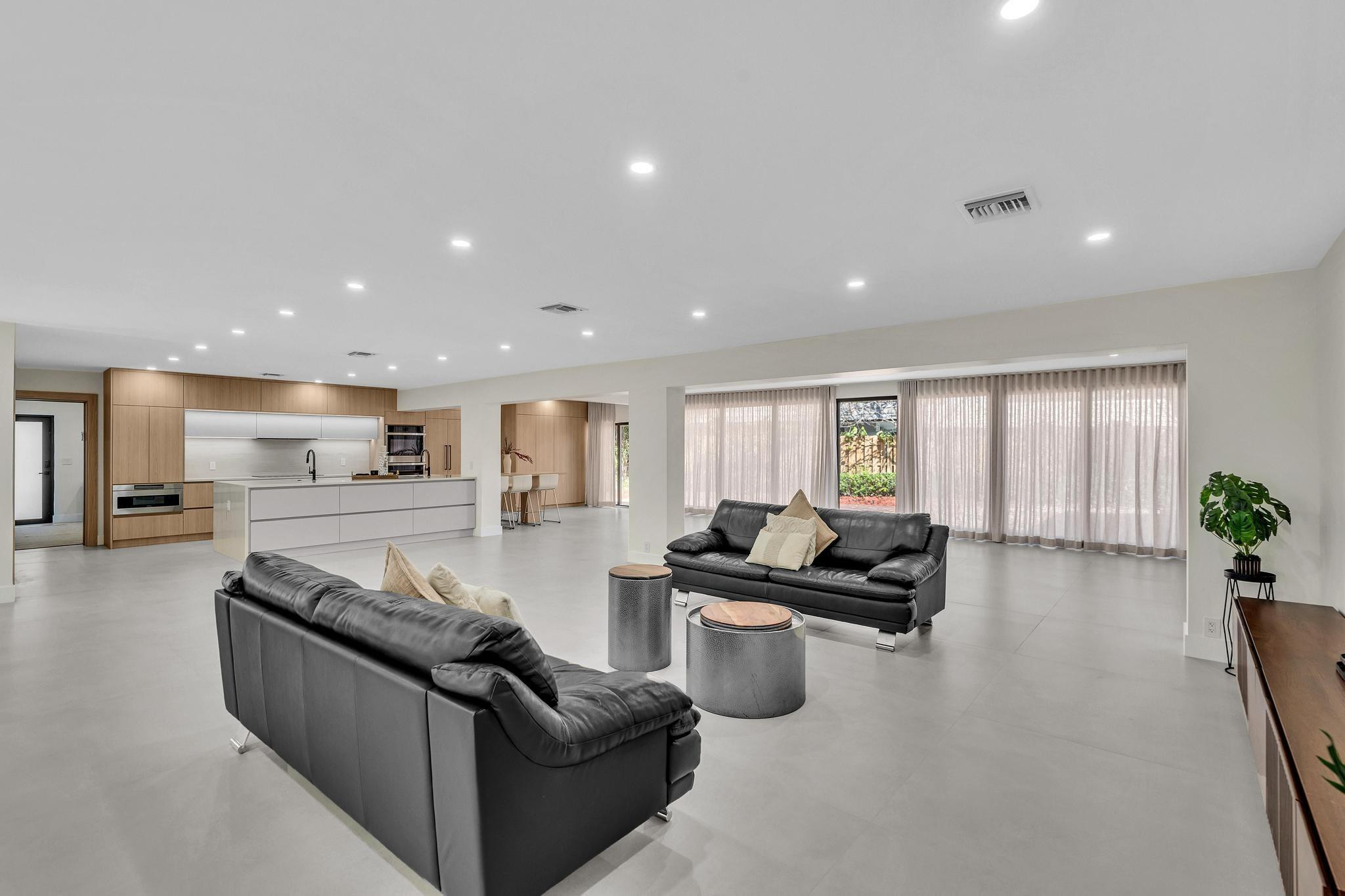 Emerald Hills 68-26 B - Residential