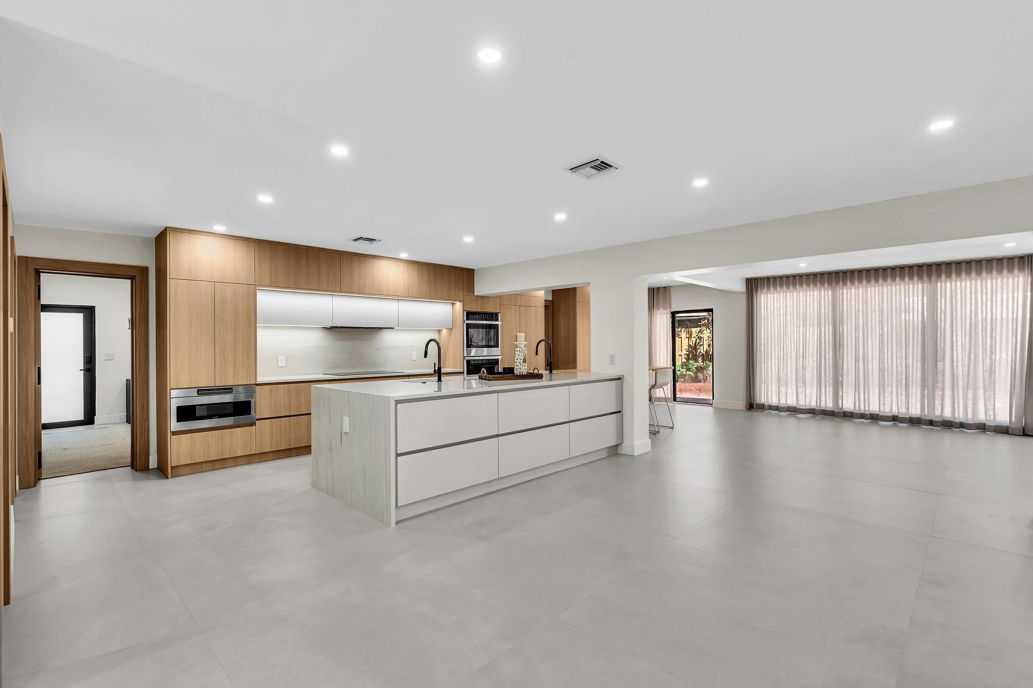 Emerald Hills 68-26 B - Residential