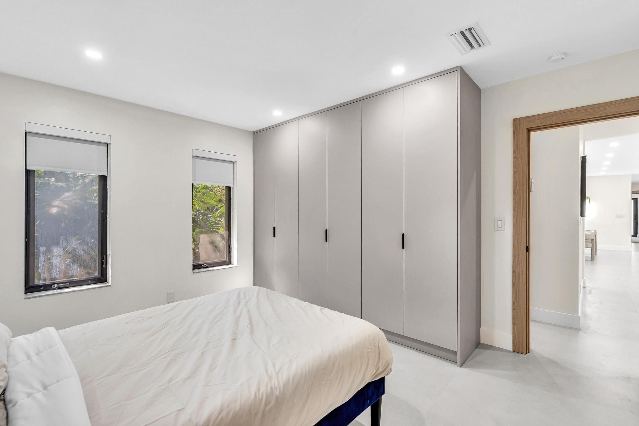 Emerald Hills 68-26 B - Residential