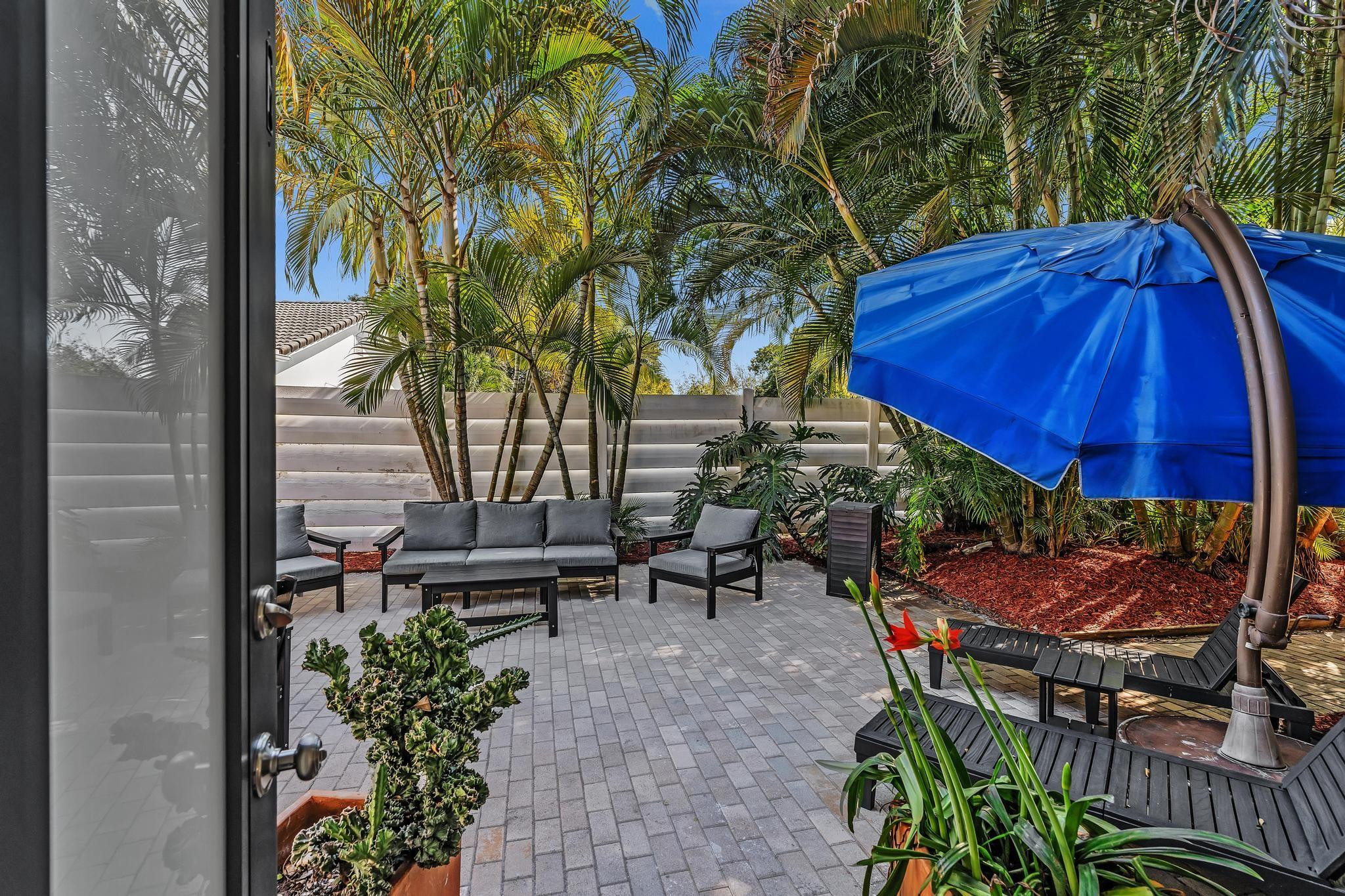 Emerald Hills 68-26 B - Residential